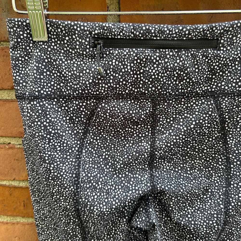 Lululemon Pace Rival Crop Legging in Freckle Flower Black White - Picture 6 of 10